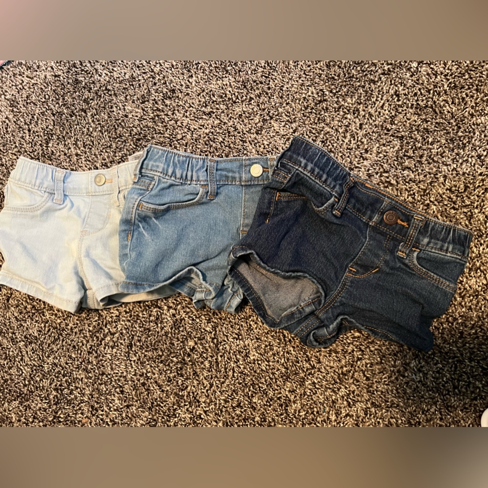 Old navy 18/24 month shorts. Excellently condition